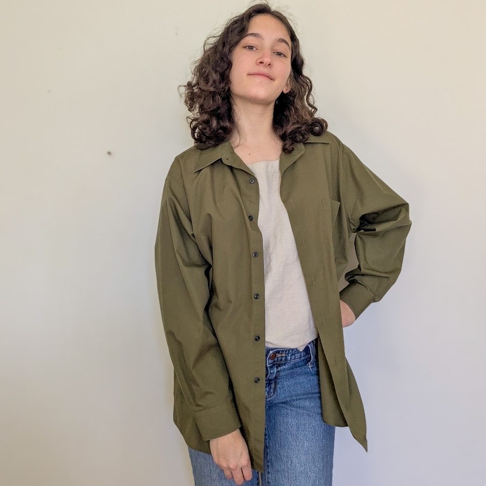 Olive Green Men's Button-Down Poplin Shirt – Size L (Fits Like Women's XL)